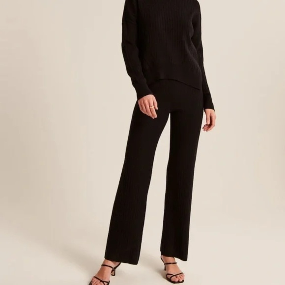 A&F black lounge pants